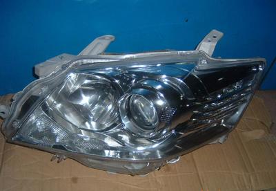 克莱斯勒铂锐氙气灯 提升夜间驾驶安全与视觉体验的汽车配件